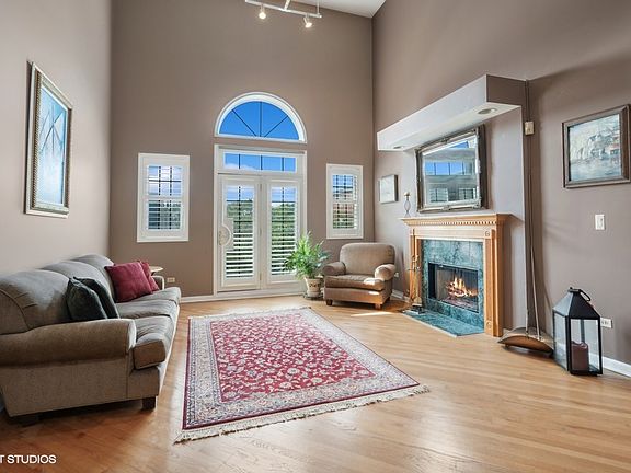 4th image of 1916 W Belmont Ave #3W