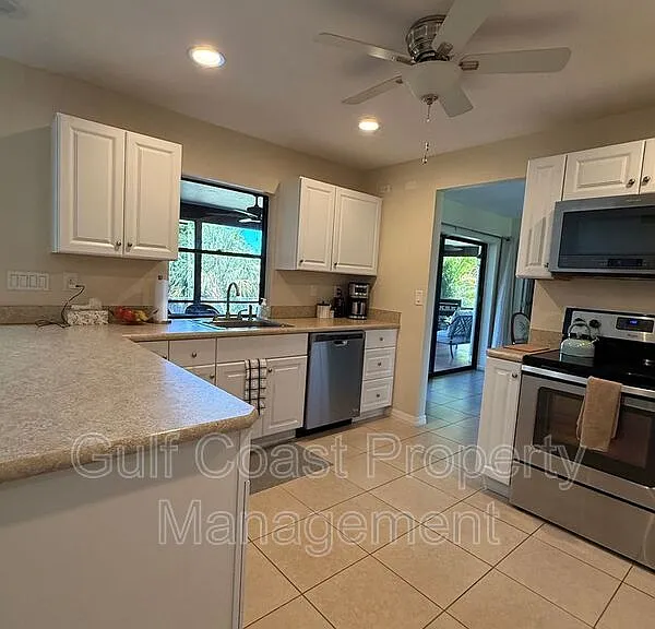 3185 Clifford St — Photo 28