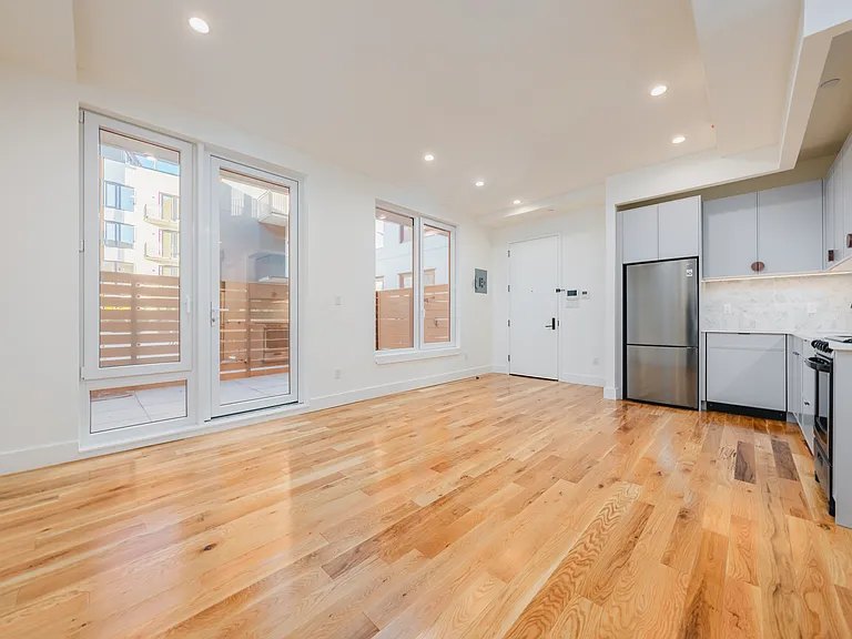 33 Franklin St #235 — Photo 1