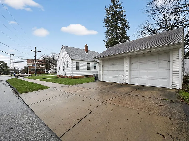 1568 Parker Dr — Photo 21