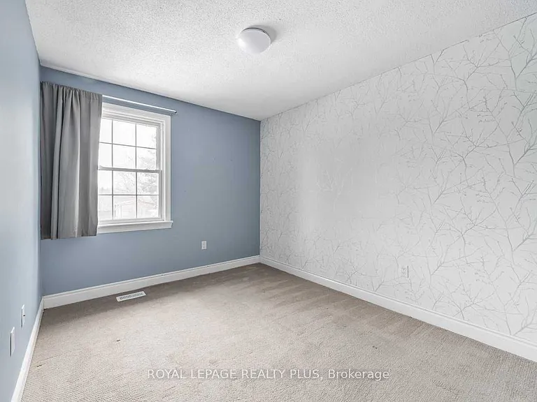 577 Dundas St E — Photo 14