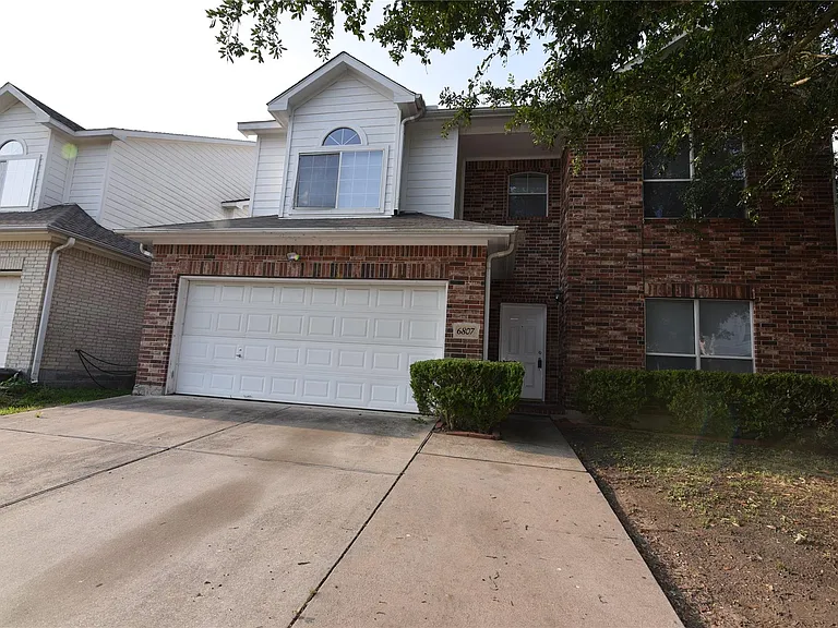6807 Turtlewood Dr — Photo 2