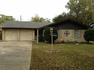 924 Circle Dr, Nederland, TX 77627
