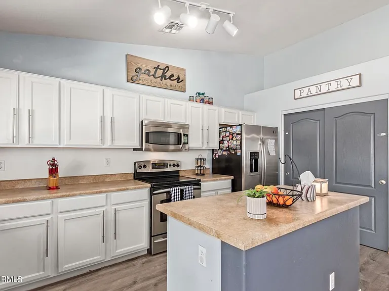 17424 W Rimrock St — Photo 9