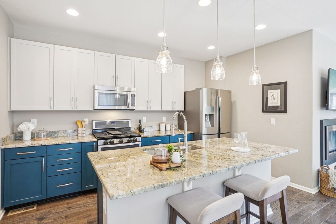 S Dallas Cir-1106-015.jpg