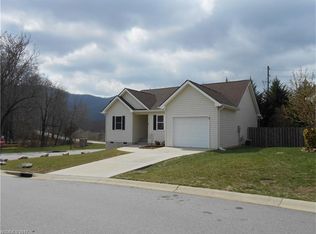 6 Woodcreek Cir, Swannanoa, NC 28778