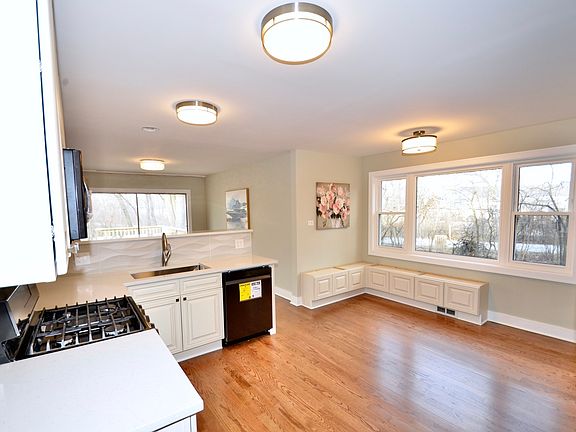 5th image of 4434 W Devon Ave