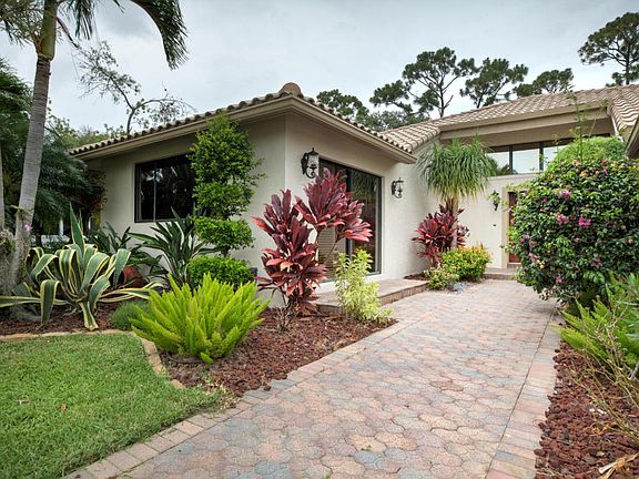 3rd image of 26 Woods Ln