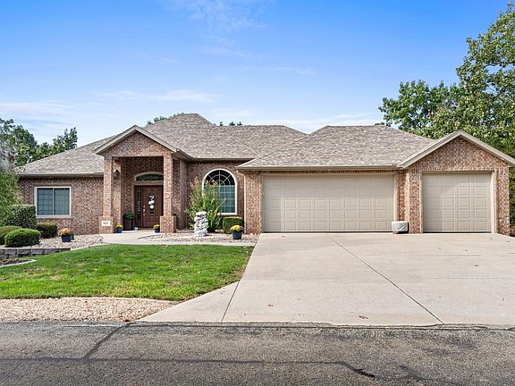 3rd image of 842 Silver Cliff Way