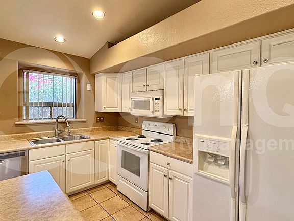 5th image of 42259 W Chisholm Dr