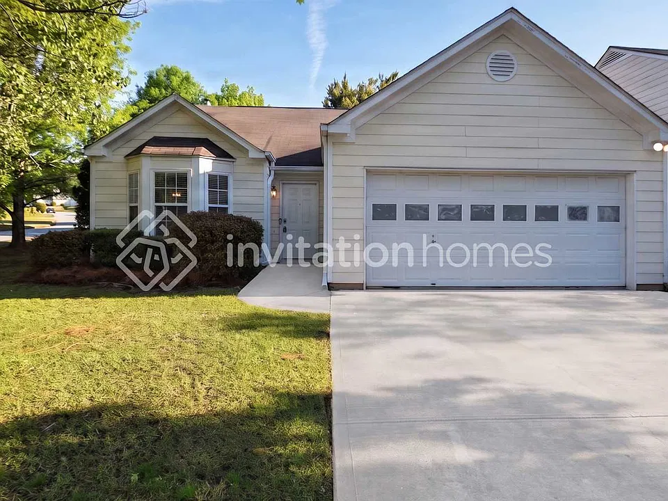 2449 Feathertree Ln
