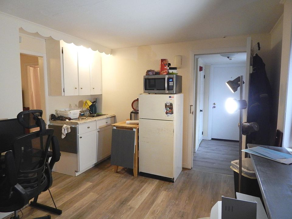2nd image of 15 Franklin St #3AA