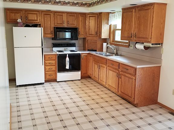 Kitchen/Dining Area