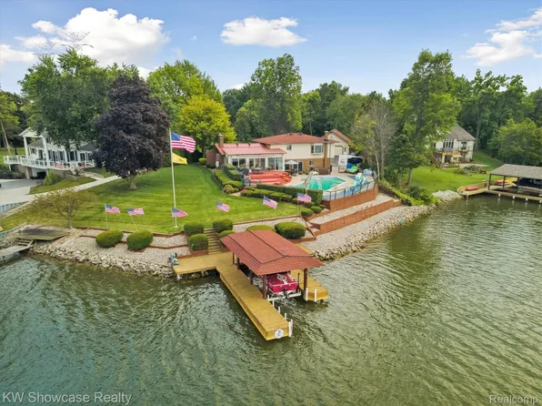 42494 E Huron River Dr, Van Buren Township, MI 48111