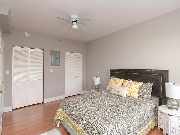 860 Hinman — Photo 14