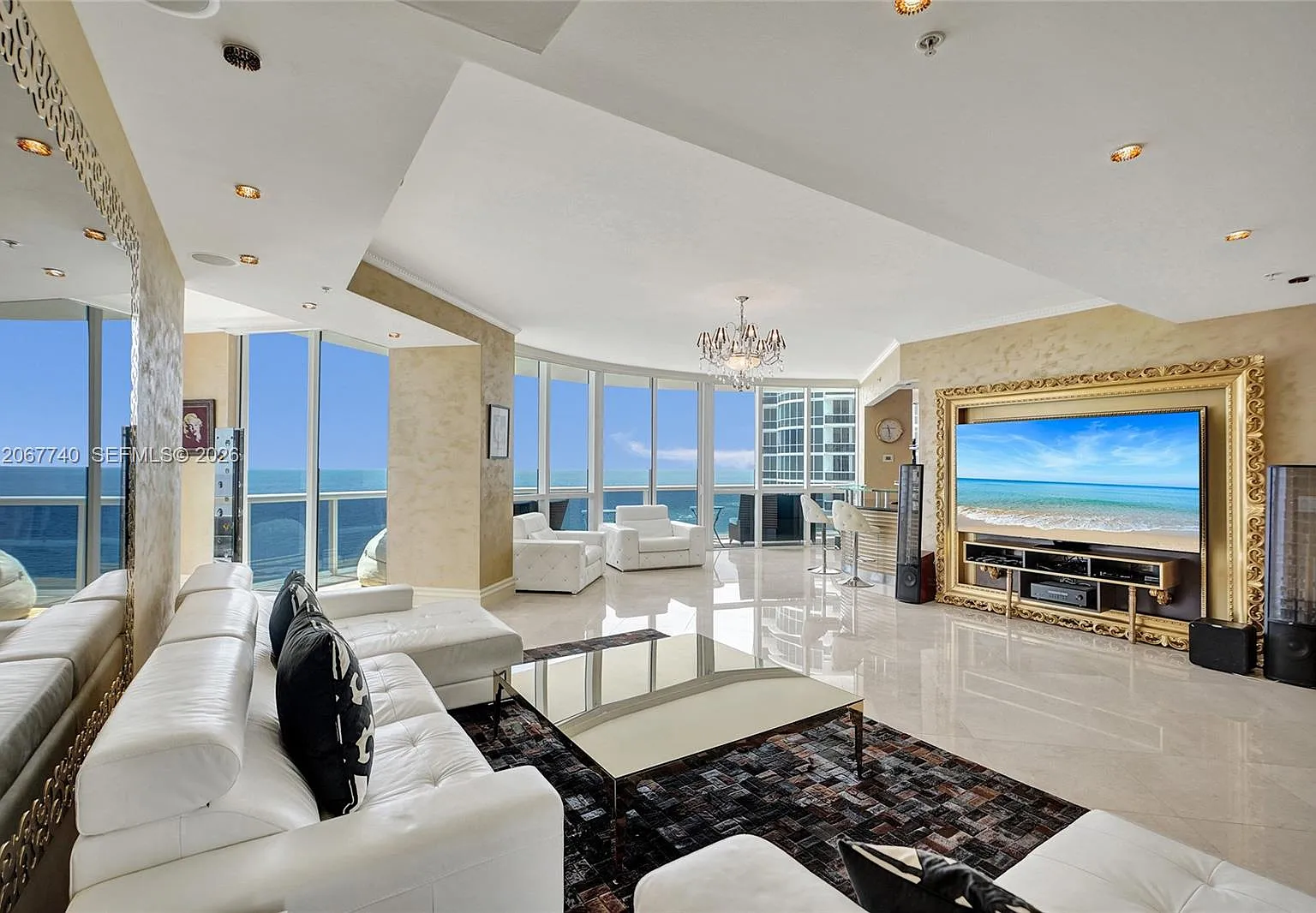 Trump Royale Condo — Photo 1