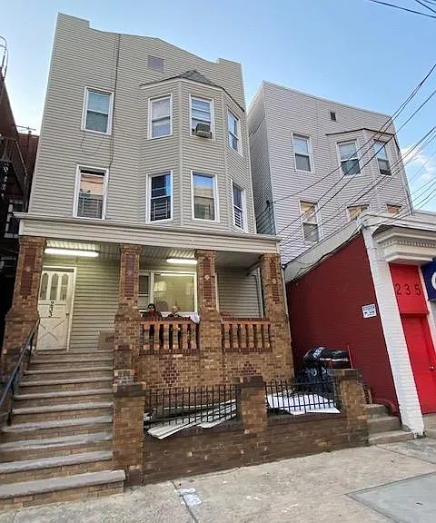 233 Avenue E #2 — Photo 1