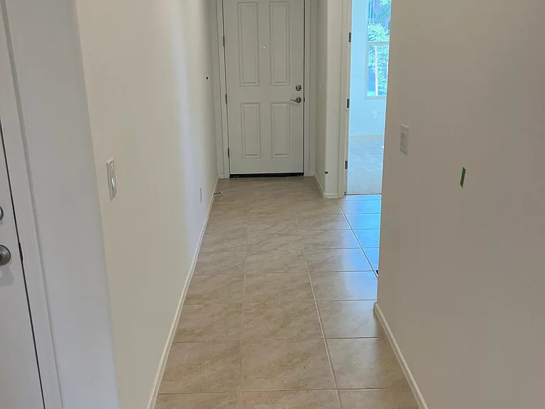 1941 N Hubbard Ln — Photo 4