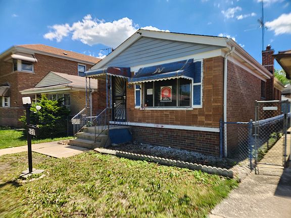 3rd image of 423 W 96th Pl