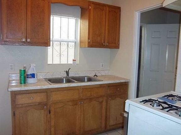 4th image of 654 W 91st St
