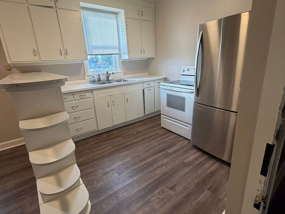 1st image of 823 Washington St #2