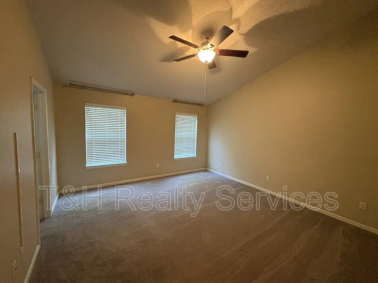 6941 Vistamere Way — Photo 12