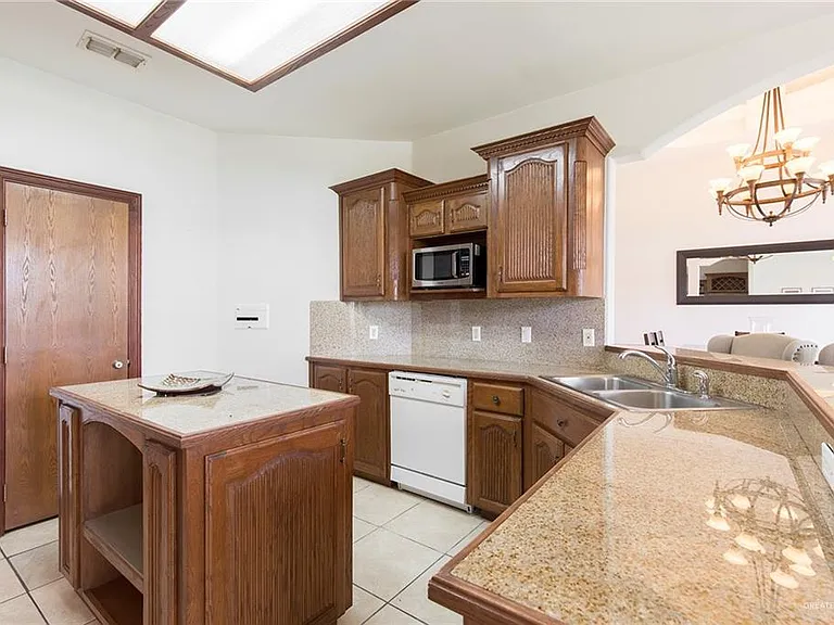 1213 Rhett Dr — Photo 7