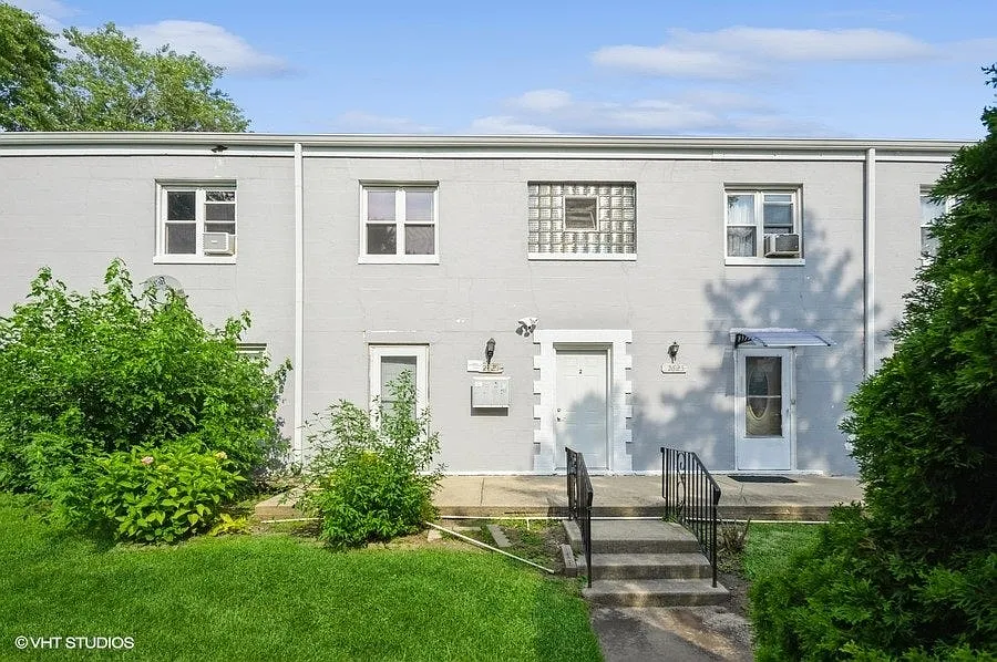 2 bed, $2,000 — Photo 1
