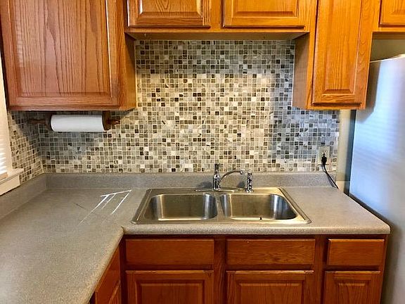 5th image of 1472 Lakewood Ave APT 2