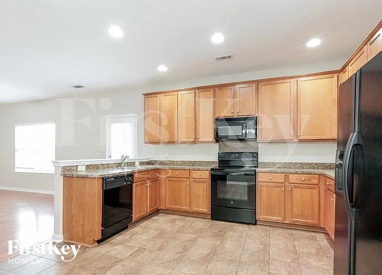 706 Perth Dr — Photo 7