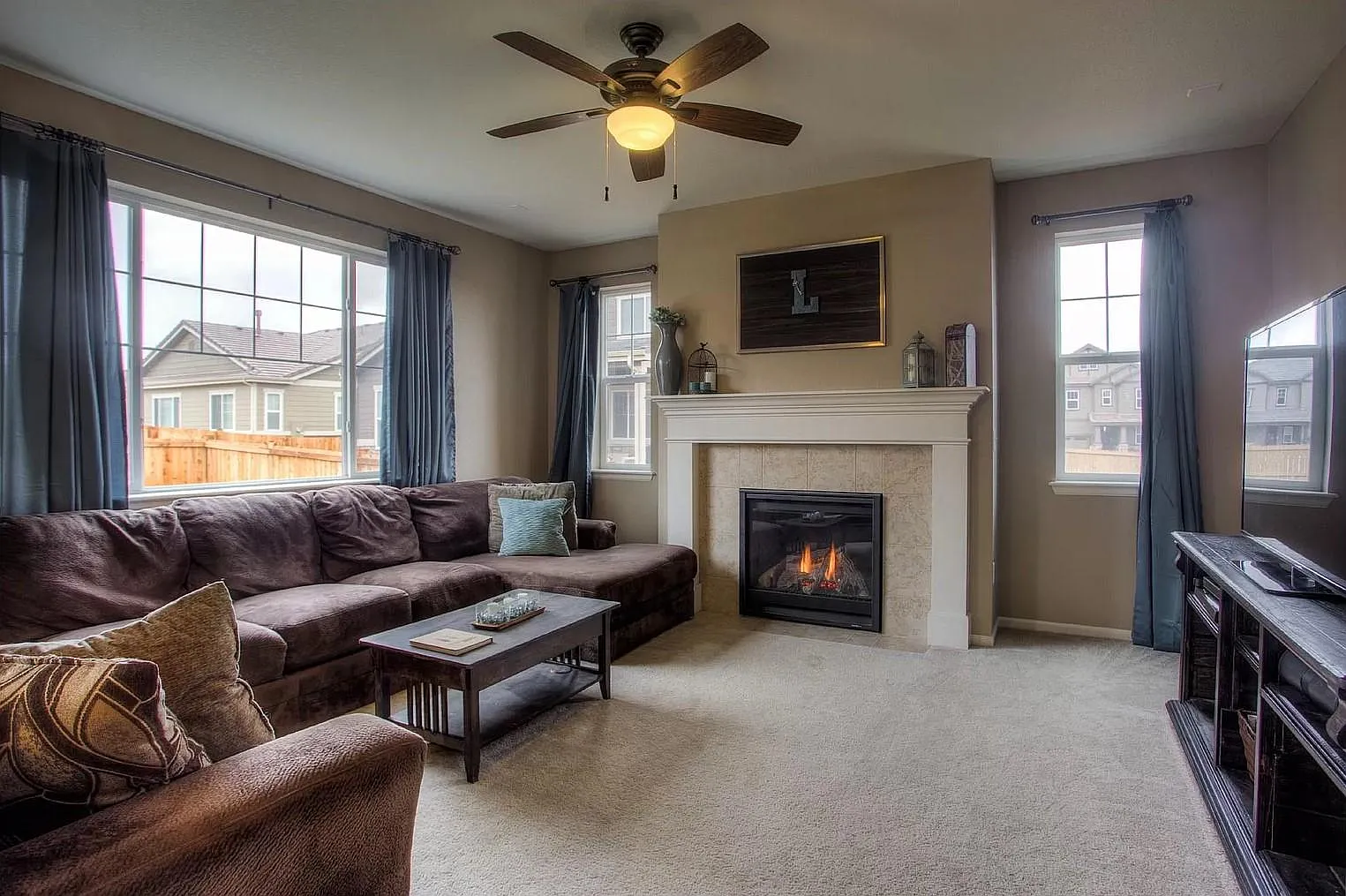 3 bed, 2.5 bath, 2276 sqft, $3,095 — Photo 1