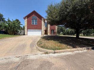 107 S Creek Dr, Bellville, TX 77418