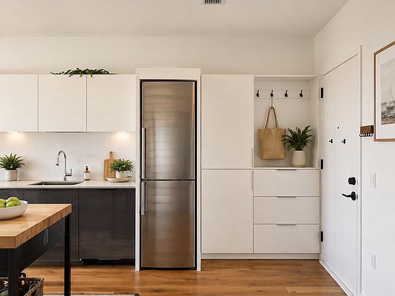 Lots of storage/pantry in kitchen/office