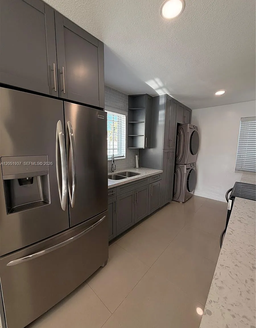 South Miami Lakes — Photo 4