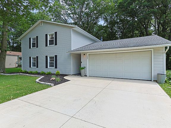 3rd image of 725 Regina Dr