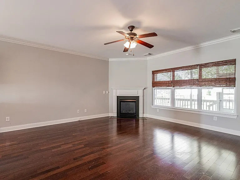 412 Meadowcrest Cir — Photo 10