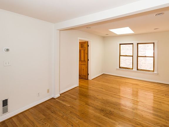 3rd image of 3246 N Richmond St