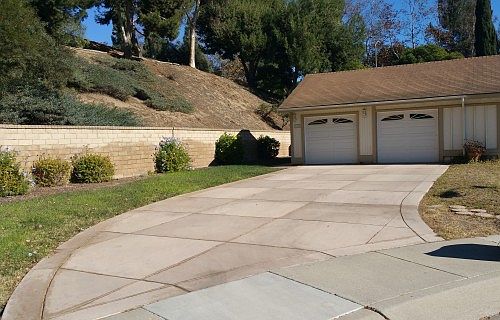 1st image of 868 Hacienda Cir