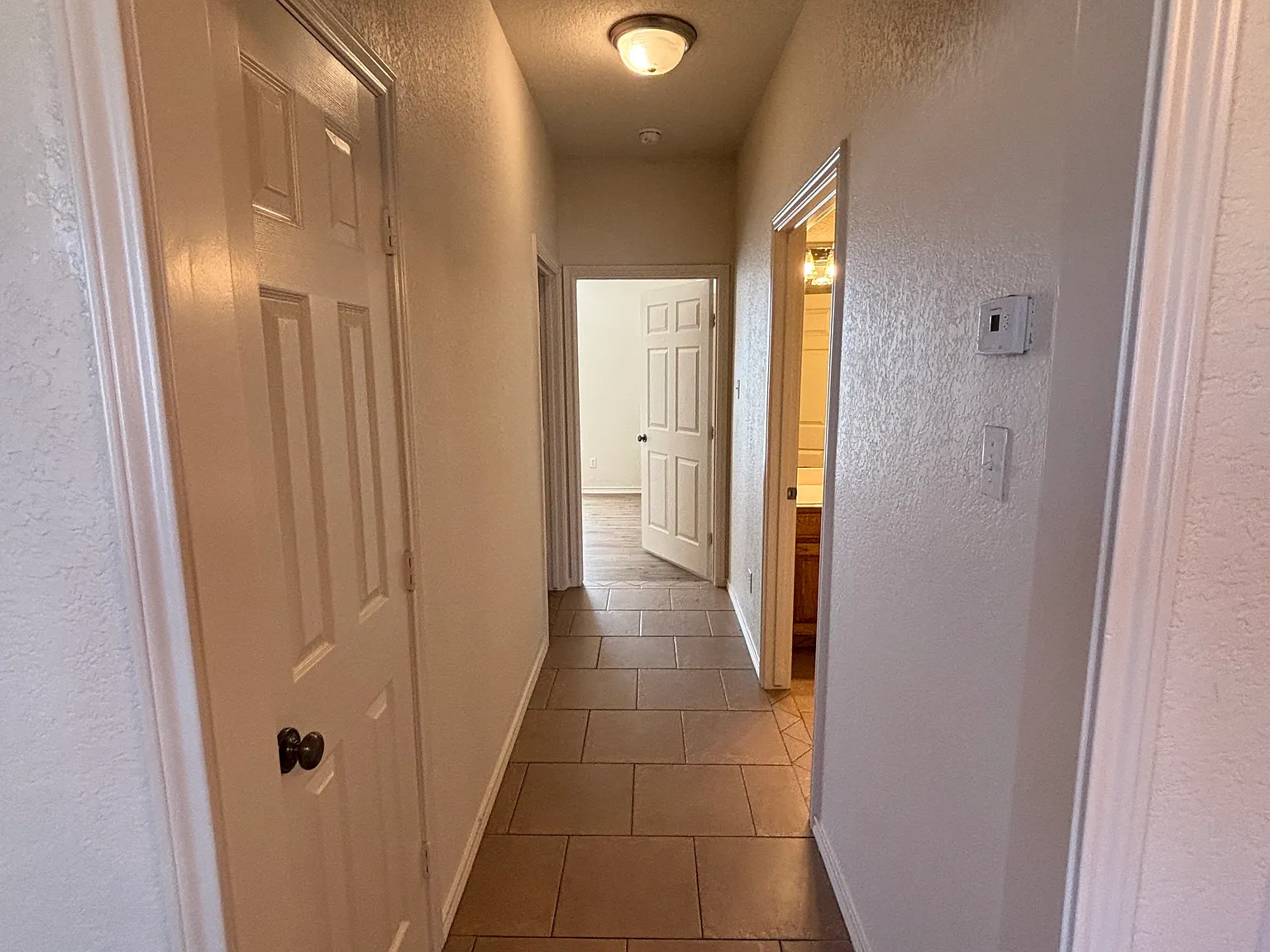 2 bed, 1050 sqft, $1,425 — Photo 4