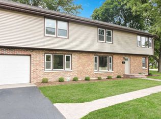 53 Mionske Dr, Lake Zurich, IL 60047