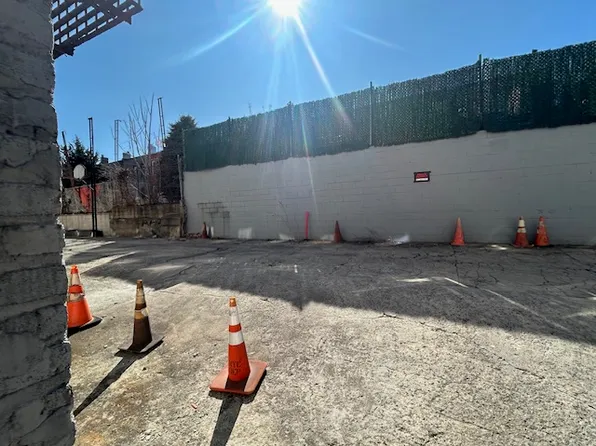 25 Van Dam Street image 5 of 22