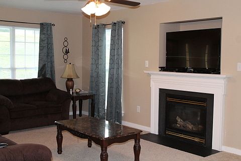 3rd image of 362 Oxford Ln