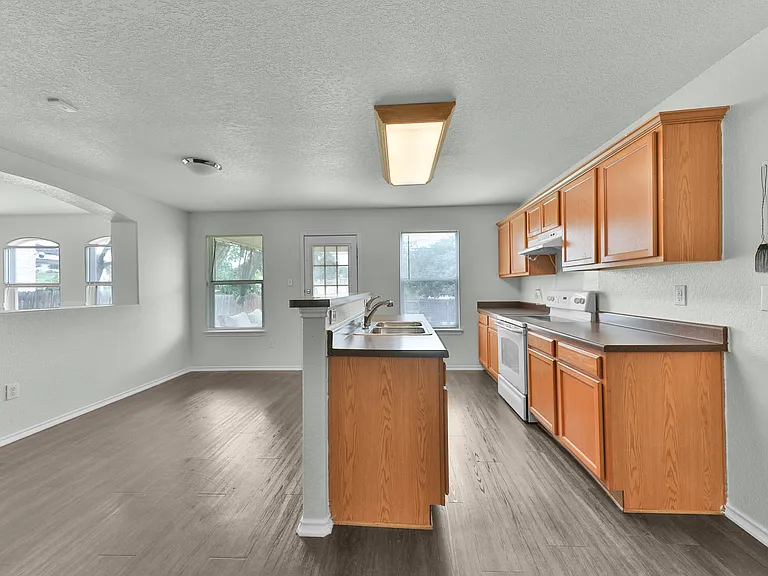 210 Hallie Pass — Photo 26