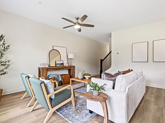 3rd image of 252 Starr Cir