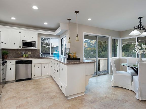 4th image of 21281 Glenmont Dr