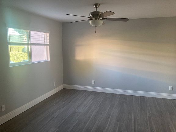 5th image of 2960-2980 Clairemont Sq #39