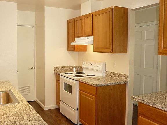 3rd image of 2320 Solano Ave