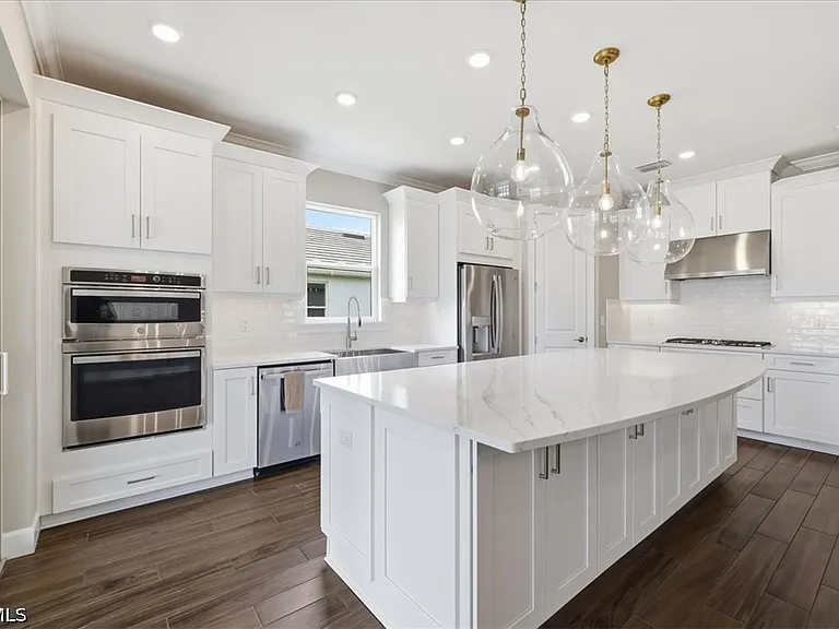 26801 Victoria Pl — Photo 15