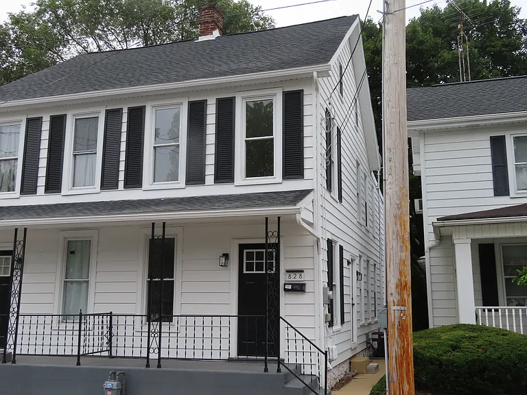 828 Broad St — Photo 2
