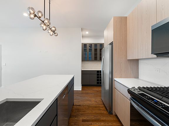 5th image of 416 E 50th Pl #3W